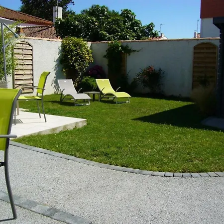Maison Rénovée Avec Jardin Privatif, Proche Des Sables D'olonne, Parking Et Wifi Inclus - Fr-1-426-226 Les Sables-dʼOlonne