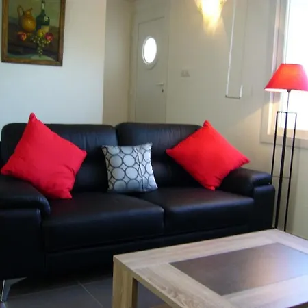 Holiday home Maison Renovee Avec Jardin Privatif, Proche Des Sables D'olonne, Parking Et Wifi Inclus - Fr-1-426-226 *